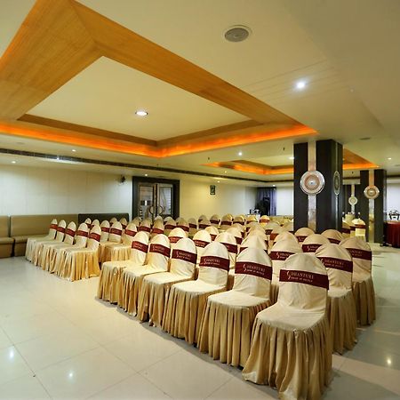 Hotel Sitara Grand Haiderabad Buitenkant foto