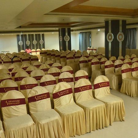 Hotel Sitara Grand Haiderabad Buitenkant foto