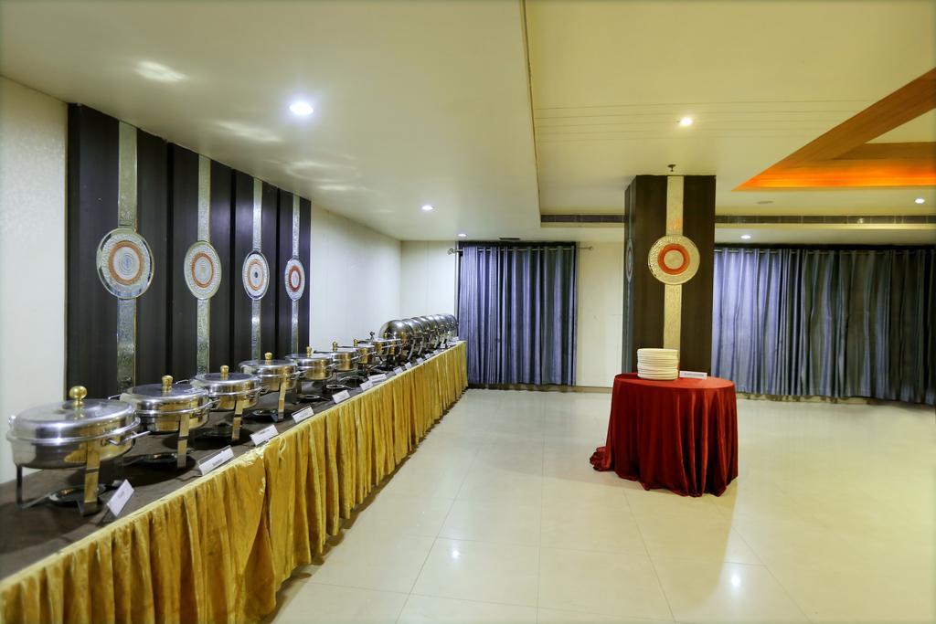 Hotel Sitara Grand Haiderabad Buitenkant foto