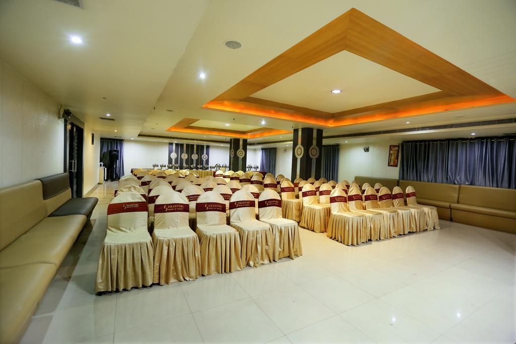 Hotel Sitara Grand Haiderabad Buitenkant foto