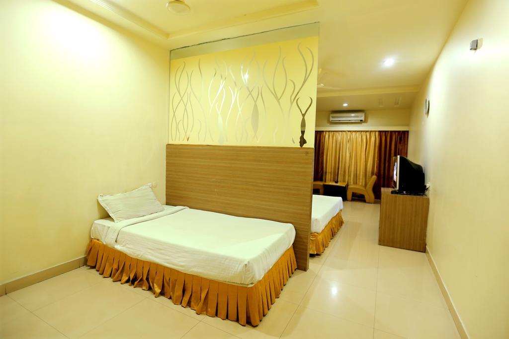 Hotel Sitara Grand Haiderabad Buitenkant foto