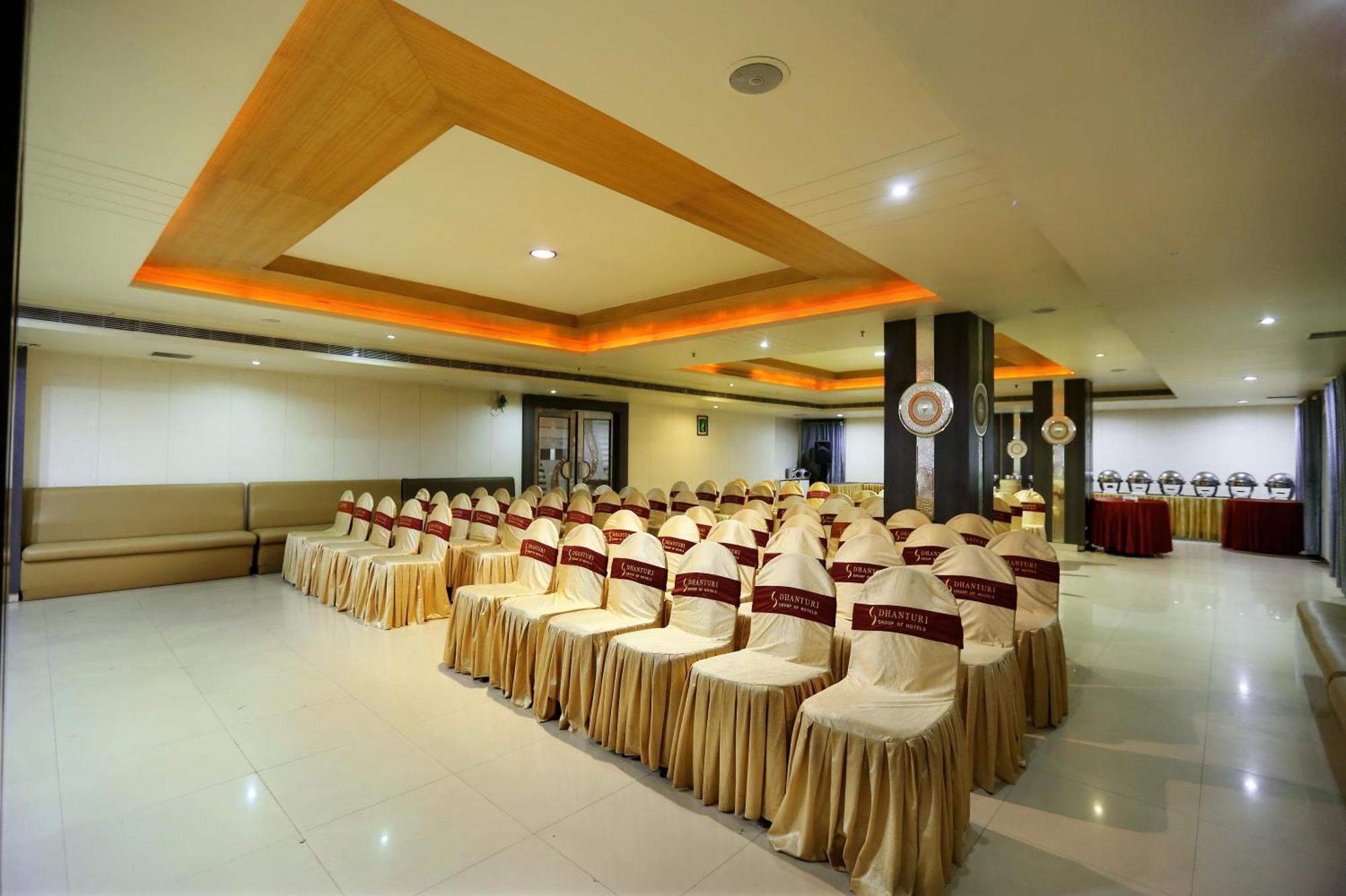 Hotel Sitara Grand Haiderabad Buitenkant foto