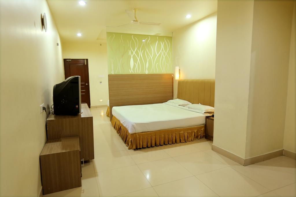Hotel Sitara Grand Haiderabad Buitenkant foto