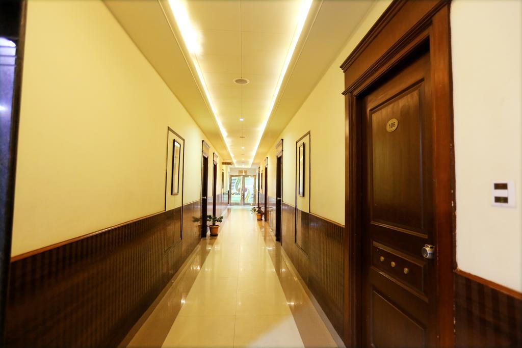 Hotel Sitara Grand Haiderabad Buitenkant foto