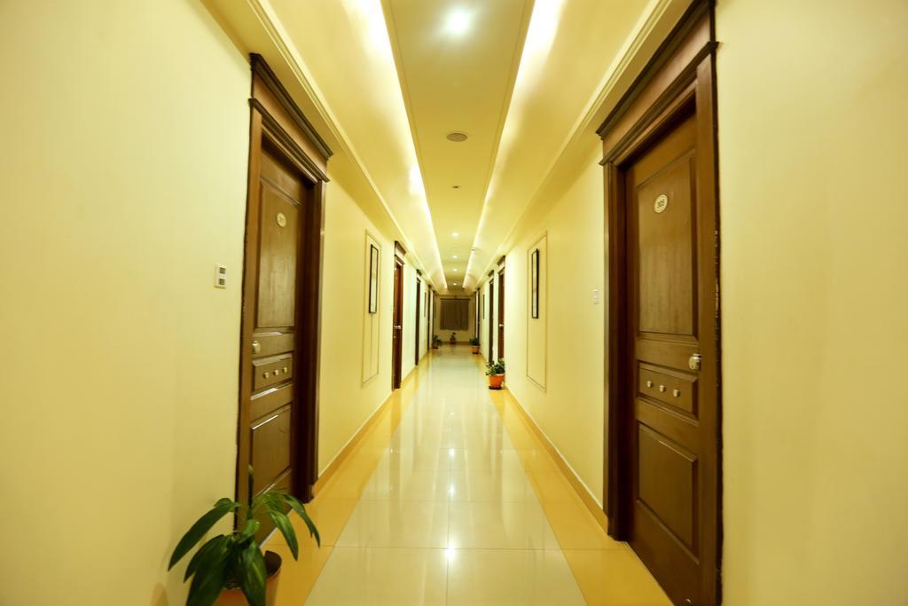 Hotel Sitara Grand Haiderabad Buitenkant foto