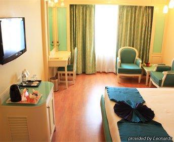 Hotel Sitara Grand Haiderabad Buitenkant foto