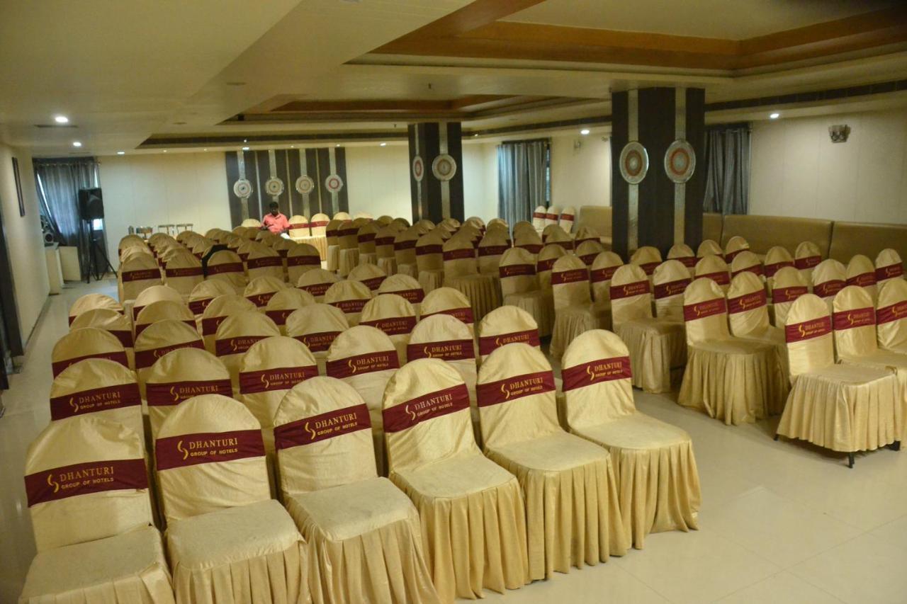 Hotel Sitara Grand Haiderabad Buitenkant foto